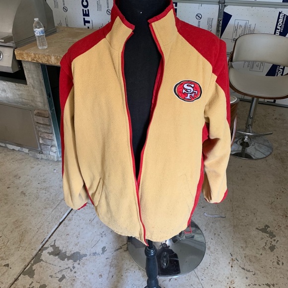 G-lll jacket super nice converts to vest and reversible - Picture 6 of 10